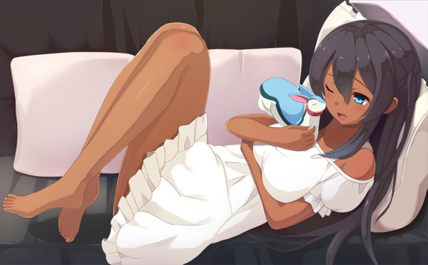 Anime picture 1000x621 with captain earth studio bones mutou hana momo no kanzume single long hair open mouth blue eyes black hair wide image one eye closed barefoot wink bare legs dark skin girl dress animal couch sundress