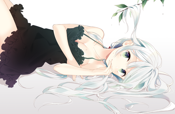 Anime picture 1525x995 with original naoto (tulip) single long hair looking at viewer blush fringe breasts light erotic simple background smile bare shoulders green eyes cleavage silver hair lying on back gradient background halterneck hand on face