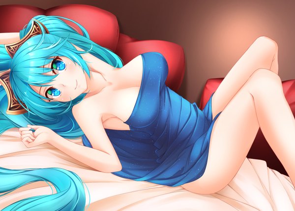 Anime picture 800x573 with league of legends sona buvelle helther single looking at viewer blush breasts light erotic smile large breasts bare shoulders bent knee (knees) very long hair aqua eyes aqua hair legs girl dress hair ornament pillow