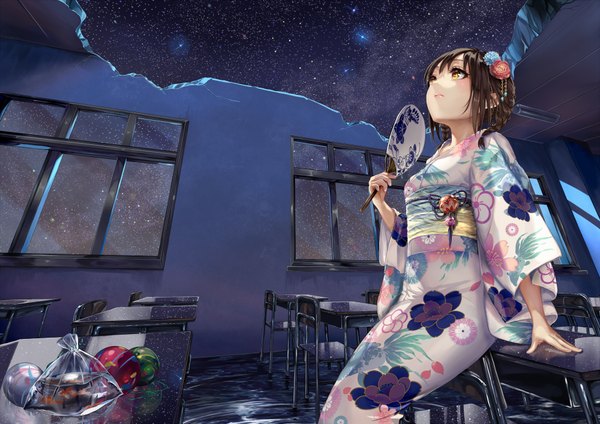 Anime picture 2000x1414 with original pisuke single highres black hair brown eyes looking away traditional clothes japanese clothes night starry sky print girl hair ornament animal obi fish (fishes) fan yukata