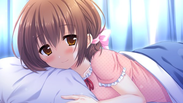 Anime picture 1280x720 with onii-chan migite no shiyou wo kinshi shimasu! imoo ayuka single looking at viewer blush short hair brown hair wide image brown eyes game cg lying loli girl bow hair bow pajamas