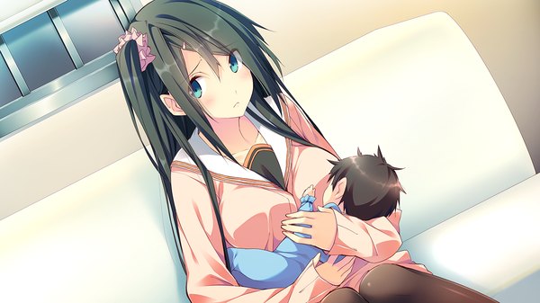 Anime picture 1280x720 with aka-san to kyuuketsuki rokukakuin konoha aka-san kuwashima rein long hair looking at viewer blush blue eyes black hair wide image game cg girl hair ornament hairclip couch child (children)