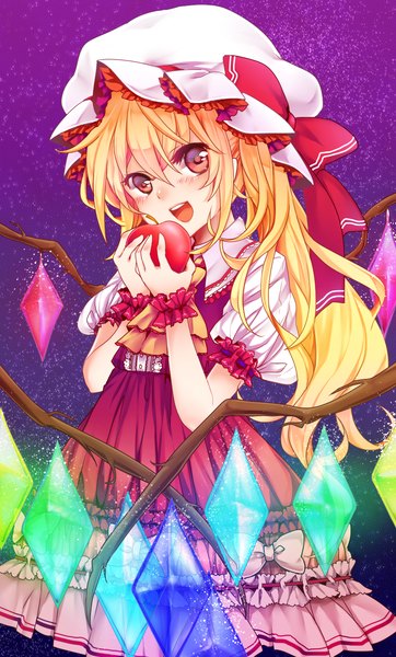 Anime picture 906x1500 with touhou flandre scarlet rimu (kingyo origin) single long hair tall image looking at viewer blush simple background blonde hair red eyes puffy sleeves one side up purple background girl dress wings bonnet fruit crystal