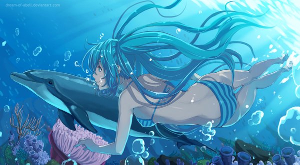 Anime picture 1497x827 with vocaloid hatsune miku dream-of-abell single long hair light erotic smile wide image twintails bare shoulders holding barefoot aqua eyes aqua hair bare legs thigh gap striped underwater swimming diving