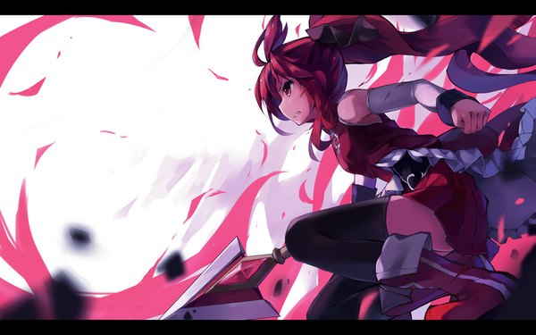Anime picture 1000x626 with mahou shoujo madoka magica shaft (studio) sakura kyouko huanxiang huifeng single long hair red eyes wide image ponytail red hair letterboxed girl thighhighs dress skirt weapon black thighhighs miniskirt