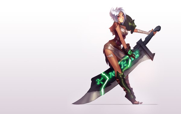 Anime picture 1900x1200 with league of legends riven (league of legends) knockwurst single highres short hair blonde hair simple background brown eyes silver hair scar girl weapon sword armor bandage (bandages) huge weapon huge sword