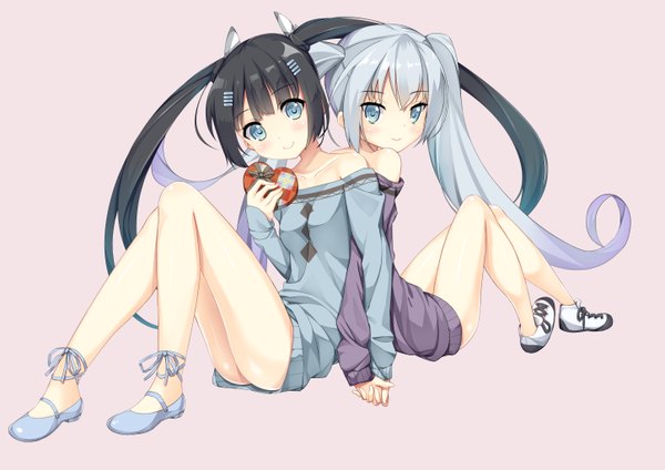 Anime picture 5787x4093 with original totto long hair looking at viewer blush highres blue eyes black hair smile sitting twintails bare shoulders multiple girls absurdres silver hair girl 2 girls heart sweater gift