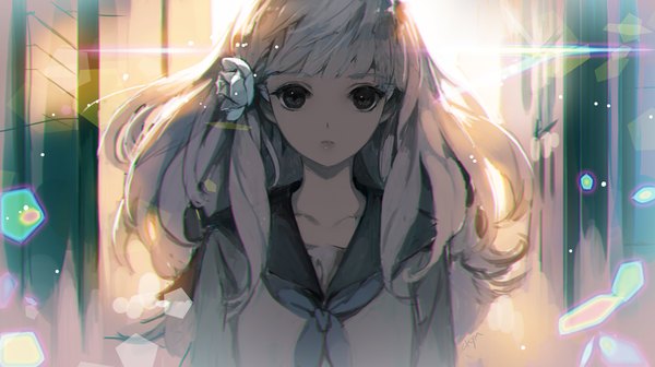 Anime picture 999x561 with chkuyomi single long hair looking at viewer fringe wide image silver hair outdoors hair flower lips black eyes sunlight blurry lens flare portrait messy hair street girl uniform hair ornament