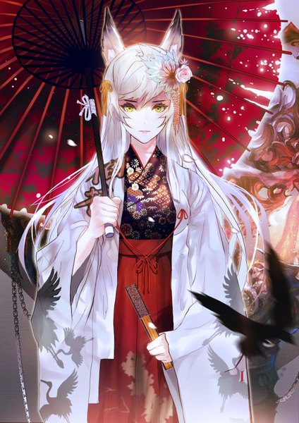 イラスト 2480x3507 と オリジナル yong kit lam ソロ 長髪 長身像 カメラ目線 highres 緑の目 獣耳 white hair traditional clothes 和服 女の子 髪飾り 動物 鳥 傘