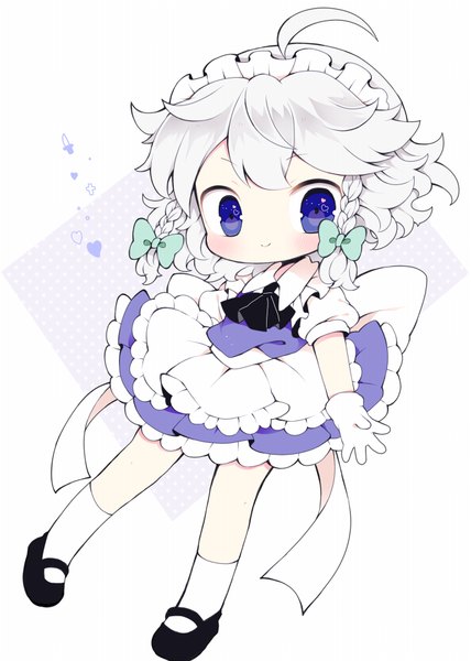 Anime picture 642x900 with touhou izayoi sakuya kyou (nekoneko) single tall image blush fringe short hair blue eyes smile looking away silver hair full body ahoge braid (braids) maid twin braids chibi cute girl