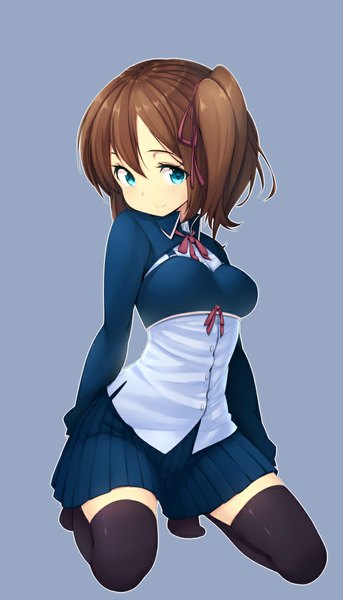 Anime picture 601x1050 with original zizi (zz22) single tall image looking at viewer simple background smile brown hair sitting pleated skirt aqua eyes zettai ryouiki one side up blue background girl thighhighs skirt uniform bow hair bow