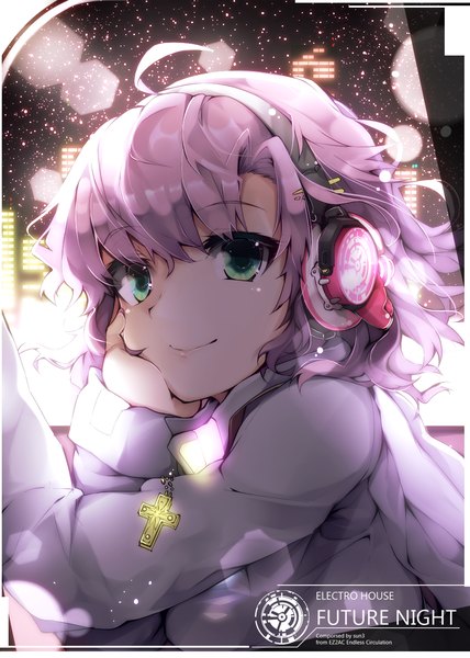 Anime picture 1000x1400 with original kazetto (kazetsuto) single tall image looking at viewer short hair green eyes pink hair ahoge light smile sparkle text city light hand on face head rest cover girl headphones scarf