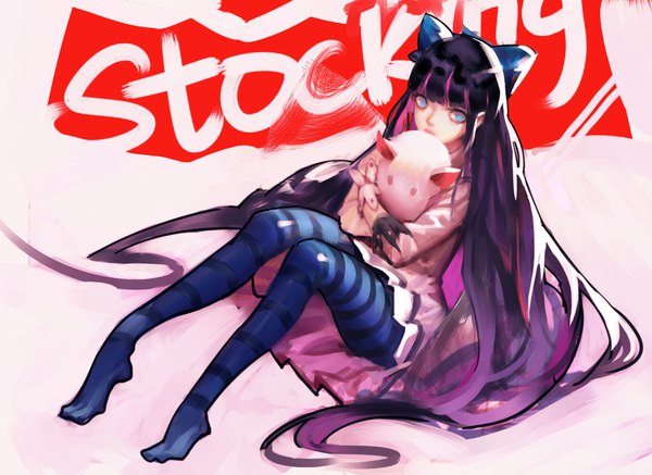 Anime picture 1950x1422 with panty & stocking with garterbelt anarchy stocking mconch single looking at viewer fringe highres blue eyes sitting holding pink hair purple hair full body bent knee (knees) blunt bangs very long hair long sleeves multicolored hair two-tone hair no shoes