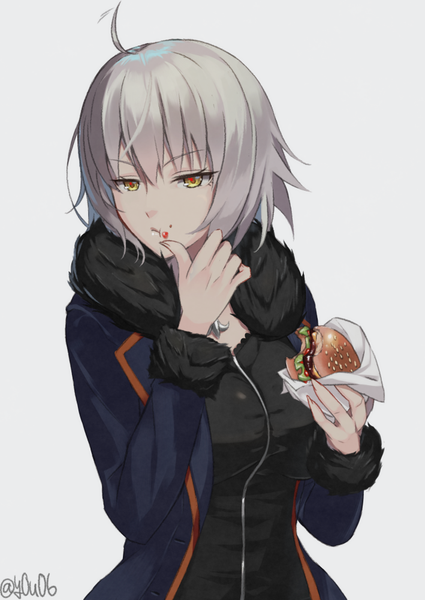 Anime picture 709x1000 with fate (series) fate/grand order fate/apocrypha jeanne d'arc (fate) (all) jeanne d'arc alter (fate) you06 single tall image fringe short hair simple background hair between eyes yellow eyes looking away upper body ahoge grey hair grey background fur trim eating