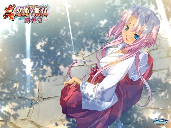 Anime picture 1600x1200 with koihime musou doga kobo sonken hikage eiji single long hair blush open mouth blue eyes pink hair traditional clothes japanese clothes looking back miko girl