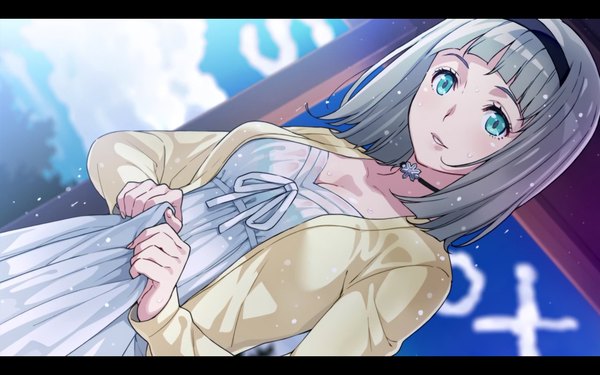 Anime picture 1920x1200 with shimoneta to iu gainen ga sonzai shinai taikutsu na sekai anna nishikinomiya hamashima shigeo single looking at viewer fringe highres short hair sky silver hair cloud (clouds) aqua eyes dutch angle letterboxed end card girl dress choker white dress headband