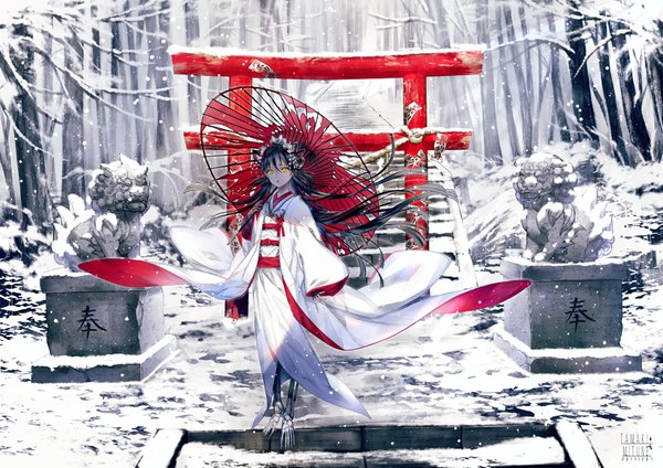 Anime picture 1000x708 with original tamaki mitsune single long hair looking at viewer fringe black hair hair between eyes standing signed yellow eyes full body traditional clothes japanese clothes wind snowing winter snow bone (bones) girl