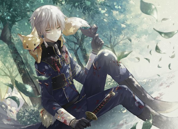 Anime picture 1000x723 with touken ranbu nitroplus nakigitsune nakigitsune's fox angel31424 looking at viewer fringe short hair sitting yellow eyes bent knee (knees) white hair wind sunlight sheathed bloody clothes blood stains animal on shoulder boy gloves