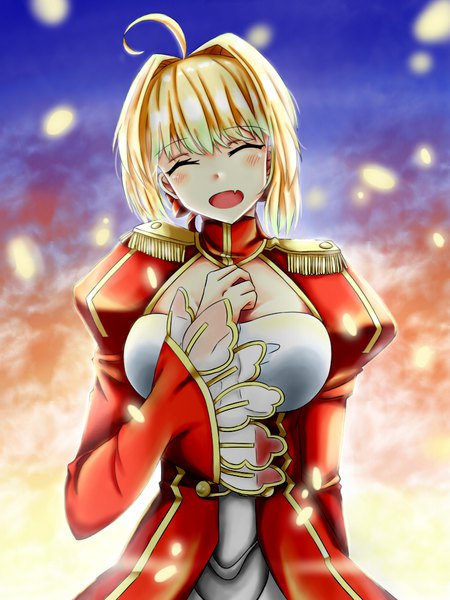 Anime picture 774x1032 with fate (series) fate/extra nero claudius (fate) (all) nero claudius (fate) kinsendou single tall image blush fringe short hair open mouth blonde hair smile sky upper body ahoge eyes closed head tilt fang (fangs) hand on chest