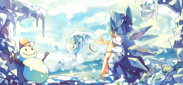 Anime picture 1062x495 with touhou cirno yayin (yayin233) single short hair wide image sitting blue hair sky snowing winter snow girl dress bow hair bow wings crystal blue dress ice