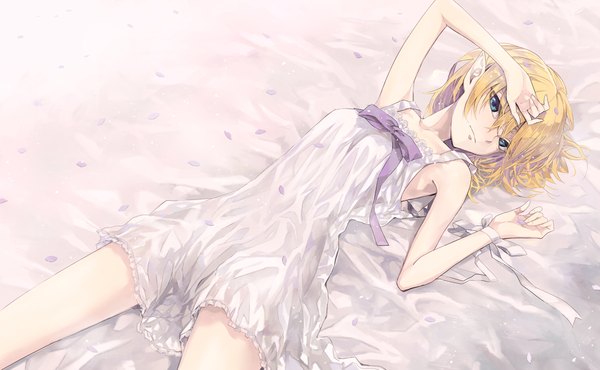 Anime picture 1200x741 with touhou mizuhashi parsee dekappara futoriusu single looking at viewer short hair blue eyes blonde hair wide image bare shoulders lying pointy ears girl ribbon (ribbons) petals bed chemise