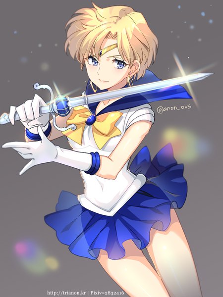 Anime picture 600x800 with bishoujo senshi sailor moon toei animation tenou haruka sailor uranus trianon single tall image short hair blue eyes blonde hair simple background looking away light smile grey background sparkle covered navel fighting stance sailor collar magical girl girl