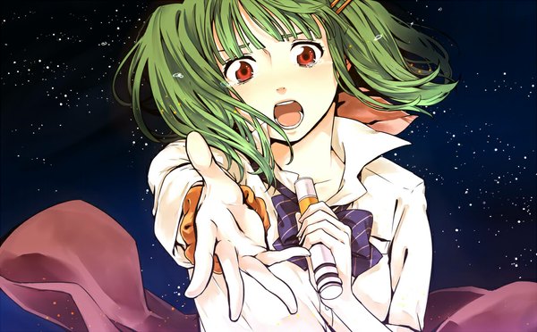 Anime picture 1000x620 with macross macross frontier ranka lee ambrosia single fringe short hair open mouth red eyes wide image green hair wind night sky tears skirt lift open collar singing girl hair ornament bow