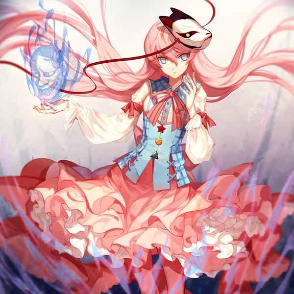 Anime picture 1043x1043 with touhou hata no kokoro skade single looking at viewer fringe blue eyes hair between eyes pink hair very long hair blurry floating hair lacing girl dress bow ribbon (ribbons) frills star (symbol) mask