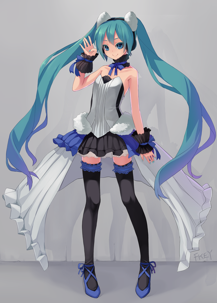 イラスト 2452x3432 と ボーカロイド 初音ミク fkey ソロ 長髪 長身像 highres 青い目 ツインテール absurdres aqua hair grey background 女の子 ストッキング ドレス 黒ストッキング カフス