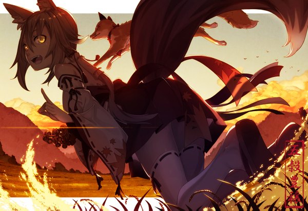 Anime picture 1418x975 with original kimura (ykimu) long hair looking at viewer fringe open mouth animal ears yellow eyes looking away sky bent knee (knees) ponytail tail long sleeves traditional clothes japanese clothes animal tail looking back orange hair wide sleeves