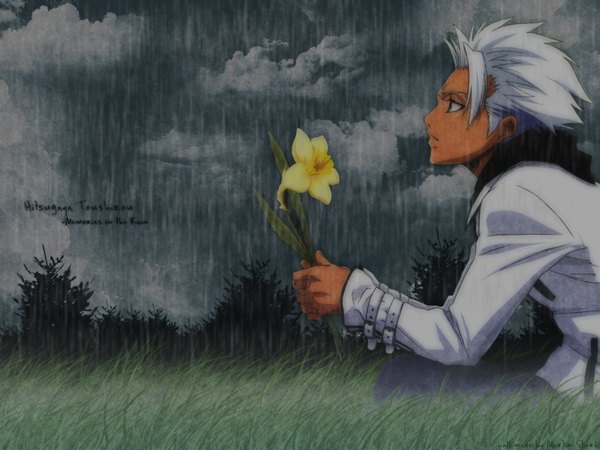 Anime picture 1600x1200 with bleach studio pierrot hitsugaya toushirou single short hair sitting holding signed sky cloud (clouds) white hair profile lips wallpaper character names dark skin looking up rain third-party edit boy