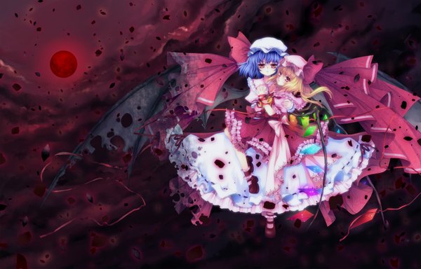 Anime picture 1500x961 with touhou flandre scarlet remilia scarlet mikazuki sara short hair blonde hair red eyes multiple girls blue hair one side up bat wings red moon torn wings girl dress 2 girls wings blood