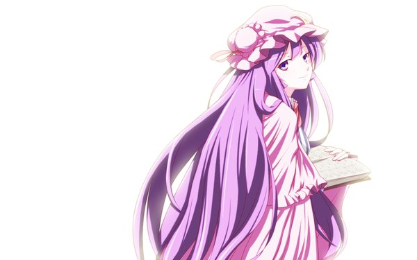 Anime picture 1440x900 with touhou patchouli knowledge kugi (kugi-xiv) single long hair looking at viewer simple background smile white background purple eyes purple hair looking back wallpaper girl book (books) bonnet