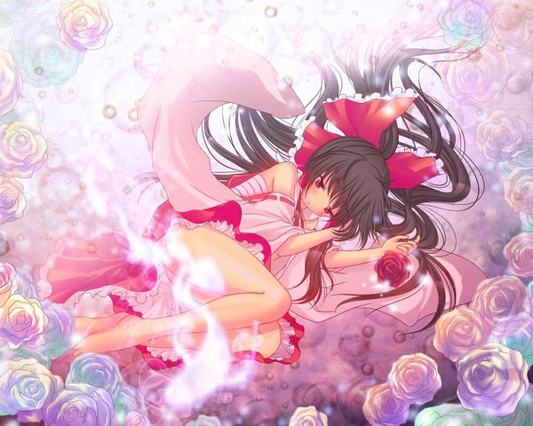 Anime picture 1000x800 with touhou hakurei reimu cube (maryquant) single long hair blush black hair red eyes ponytail legs miko girl flower (flowers) detached sleeves