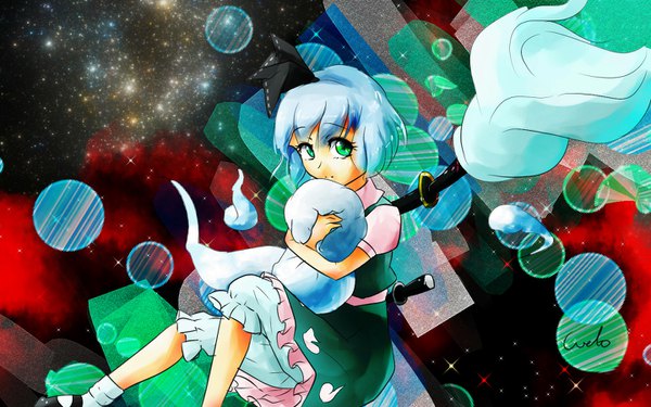 Anime picture 1440x900 with touhou konpaku youmu myon welt (kinsei koutenkyoku) single fringe short hair green eyes signed looking away bent knee (knees) white hair short sleeves puffy sleeves hug lens flare frilly skirt sheathed space weightlessness