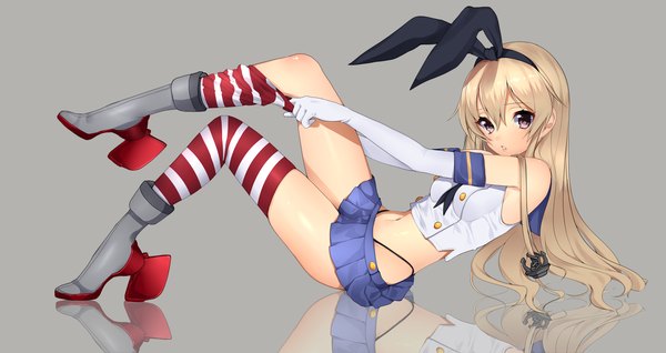 Anime picture 1400x744 with kantai collection shimakaze destroyer matarou (genkai toppa) single long hair blush simple background wide image sitting yellow eyes full body grey background reflection girl thighhighs skirt gloves navel hair ornament ribbon (ribbons)