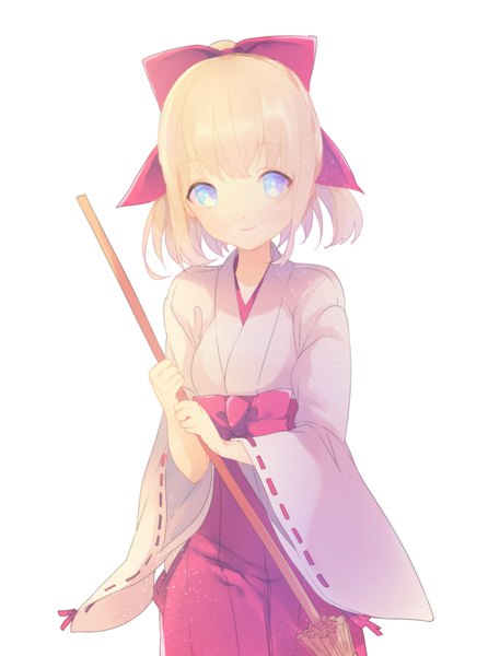 Anime picture 927x1247 with fate (series) fate/stay night type-moon artoria pendragon (all) saber mawatagi (kucarail) single tall image looking at viewer fringe short hair blue eyes simple background blonde hair smile white background holding ponytail long sleeves traditional clothes