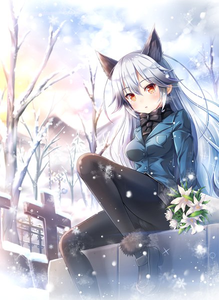 Anime picture 876x1200 with kemono friends silver fox (kemono friends) akashio (loli ace) single long hair tall image looking at viewer blush fringe breasts light erotic blonde hair hair between eyes red eyes animal ears payot sky silver hair cloud (clouds) bent knee (knees)