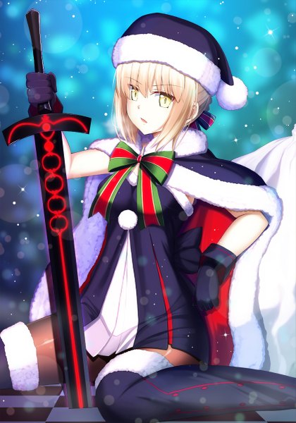 Anime picture 841x1200 with fate (series) fate/grand order type-moon artoria pendragon (all) santa alter benitsuki tsubasa single tall image looking at viewer short hair blonde hair holding yellow eyes fur trim christmas girl dress gloves weapon hat