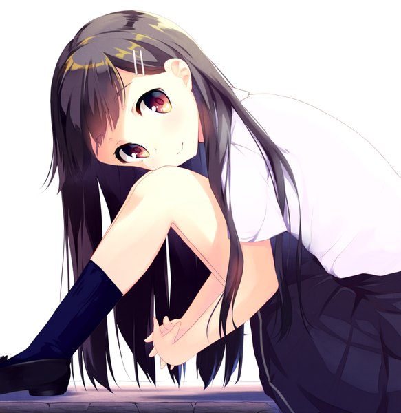 Anime picture 893x919 with original mimura zaja single long hair tall image looking at viewer blush fringe black hair simple background smile red eyes white background sitting bent knee (knees) pleated skirt short sleeves leaning leaning forward girl