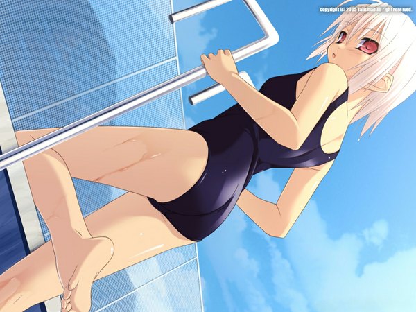 Anime picture 1024x768 with ninozen single fringe short hair hair between eyes red eyes sky bent knee (knees) white hair wet turning head girl swimsuit one-piece swimsuit school swimsuit