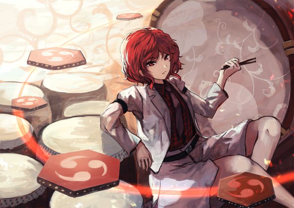 Anime picture 1280x905 with touhou horikawa raiko berabou single looking at viewer fringe short hair red eyes sitting holding bent knee (knees) red hair long sleeves outstretched arm mitsudomoe (shape) girl shirt necktie jacket belt