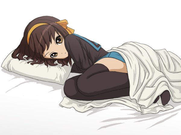 Anime picture 1280x962 with suzumiya haruhi no yuutsu kyoto animation suzumiya haruhi single long hair looking at viewer brown hair brown eyes lying girl thighhighs uniform black thighhighs school uniform socks hairband pillow blanket