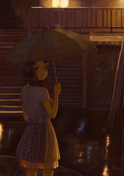Anime picture 2480x3507 with original lensa single long hair tall image looking at viewer highres brown hair brown eyes signed looking back night floral print light wavy hair rain checkered girl skirt building (buildings)