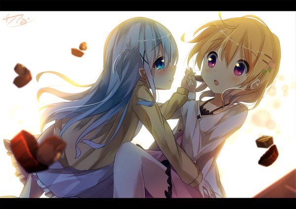 Anime picture 2000x1414 with gochuumon wa usagi desu ka? white fox kafuu chino hoto cocoa chinomaron long hair blush highres short hair blue eyes light erotic simple background white background purple eyes multiple girls signed profile :o depth of field floating hair