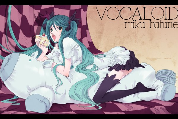 Anime picture 1000x667 with vocaloid world is mine (vocaloid) hatsune miku etomai open mouth twintails green eyes very long hair aqua hair zettai ryouiki girl thighhighs skirt black thighhighs miniskirt sweets pillow cake coke