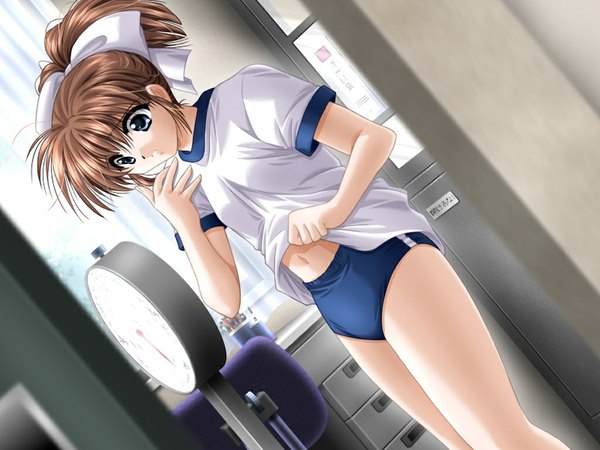 Anime picture 1024x768 with izumo (game) yamamoto kazue single blue eyes brown hair game cg indoors girl uniform gym uniform weighing scale