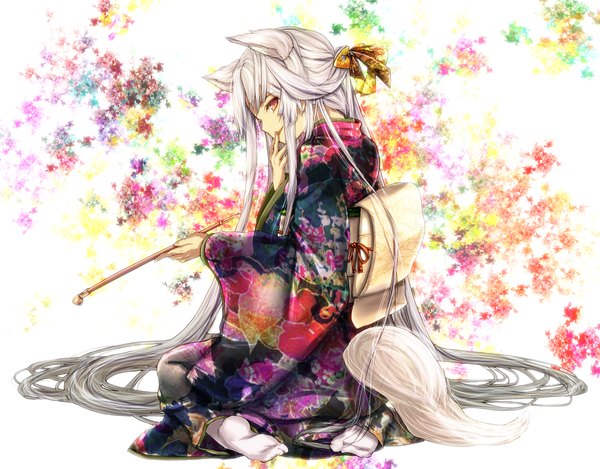 Anime picture 2000x1566 with original sansaki shin (artist) idunami (juudenchuu) single long hair highres smile red eyes animal ears looking away silver hair white hair tail very long hair japanese clothes animal tail looking back from behind finger to mouth fox girl
