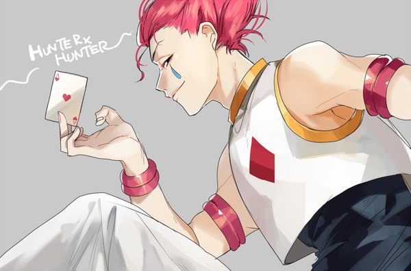 Anime picture 999x660 with hunter x hunter hisoka (hunter x hunter) kyouichi single looking at viewer short hair simple background smile sitting bare shoulders pink hair profile grey background copyright name face paint spiked hair boy card (cards)