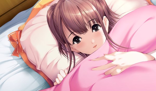 Anime picture 1024x600 with jokei kazoku karasawa kirara ichikawa saasha single long hair open mouth brown hair wide image game cg black eyes girl pillow